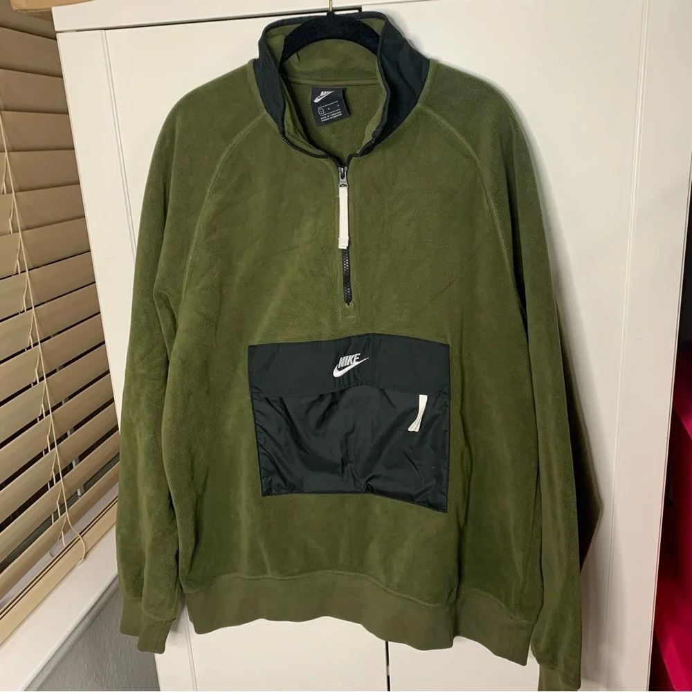 Men’s Nike Large Front Pocket Sweatshirt